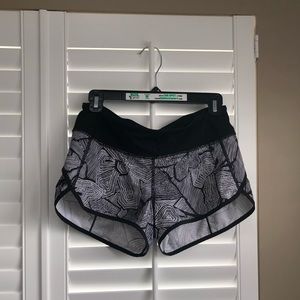 Printed Lululemon shorts size 4
